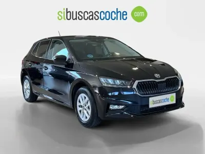 Usado Skoda Fabia Selection 95 CV (69 kW) 2025 Negro Utilitario