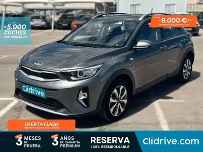Usado Kia Stonic 84 CV (61 kW) 2023 Gris SUV