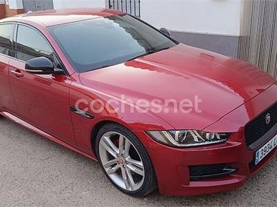 Usado Jaguar XE R-Sport 180 CV (132 kW) 2016 Granate Berlina