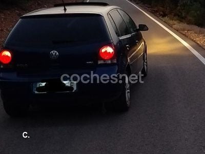 Usado VW Polo Highline 80 CV (58 kW) 2008 Azul Utilitario