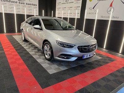 Usado Opel Insignia Innovation 136 CV (100 kW) 2020 Gris / plata Berlina