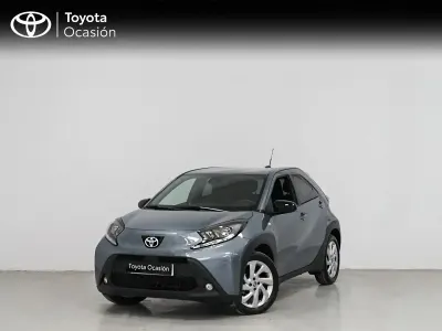 Usado Toyota Aygo X Play 72 CV (52 kW) 2024 Gris SUV