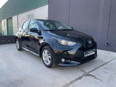 Usado Toyota Yaris Hybrid Style 116 CV (85 kW) 2021 Negro Berlina