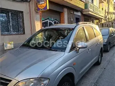 Usado SsangYong Rodius Limited 165 CV (121 kW) 2007 Gris / plata Monovolumen