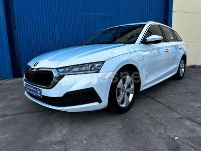 Blanco Usado 2021 Skoda Octavia Ambition Familiar | 17.985 € (Un poco caro)