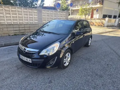 Usado Opel Corsa Selective 86 CV (63 kW) 2012 Negro Utilitario