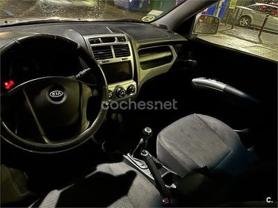 Usado Kia Sportage LX 112 CV (82 kW) 2006 Gris / plata SUV