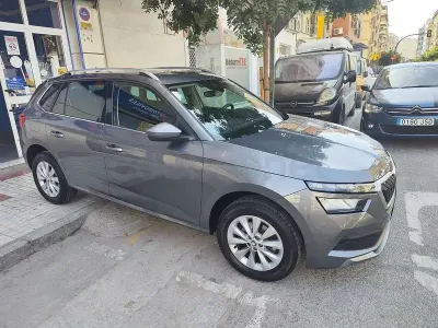 Usado Skoda Kamiq Ambition 110 CV (80 kW) 2022 Gris / plata SUV