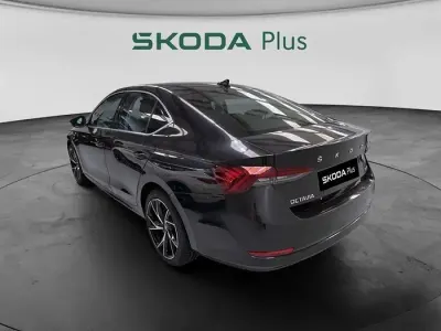 Usado Skoda Octavia Ambition 150 CV (110 kW) 2021 Negro Berlina
