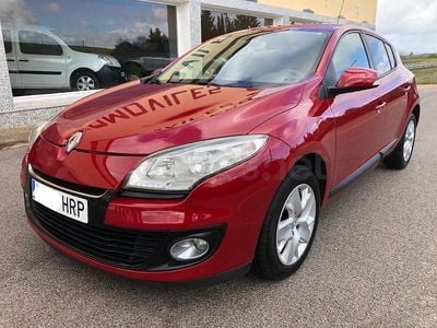 Begagnad Renault Mégane Business 110 HK (80 kW) 2013 Röd Sedan