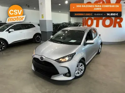 Usado Mazda 2 Center-Line 116 CV (85 kW) 2023 Gris / plata Utilitario