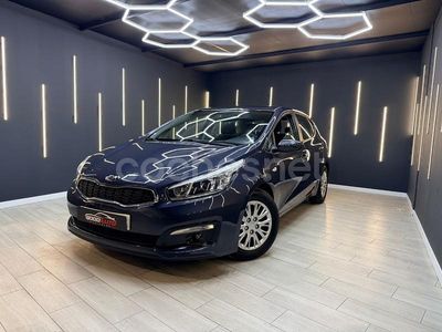 Usado Kia Ceed GT 90 CV (66 kW) 2016 Gris / plata Berlina