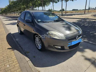 Usado Fiat Bravo Dynamic 120 CV (88 kW) 2008 Marrón Utilitario