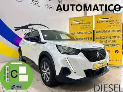 Usado Peugeot 2008 Active 131 CV (96 kW) 2023 Blanco SUV