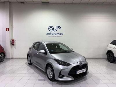 Usado Toyota Yaris Hybrid Active 116 CV (85 kW) 2021 Gris Utilitario