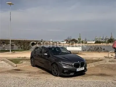Usado BMW 118 140 CV (102 kW) 2021 Gris / plata Utilitario
