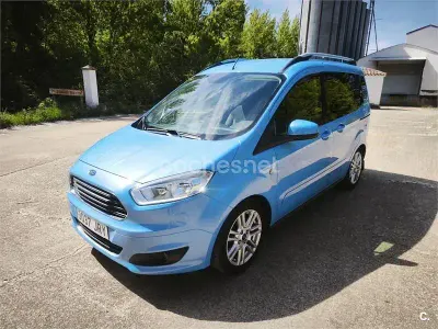 Usado Ford Tourneo Courier Titanium 100 CV (73 kW) 2016 Azul Monovolumen