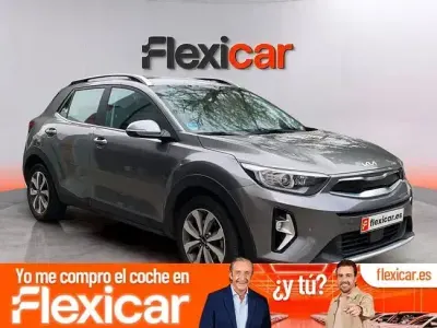 Usado Kia Stonic 100 CV (73 kW) 2024 Gris SUV