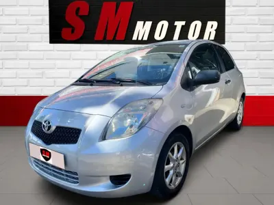 Usado Toyota Yaris Sol 87 CV (63 kW) 2007 Gris / plata Utilitario