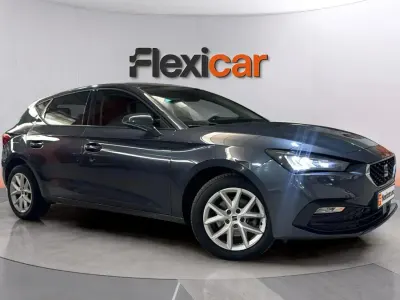 Usado Seat Leon Style 131 CV (96 kW) 2023 Gris Utilitario
