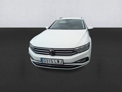 Usado VW Passat Executive 150 CV (110 kW) 2022 Blanco Familiar
