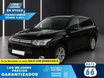 Usado Mitsubishi Outlander P-HEV 203 CV (149 kW) 2014 Negro Pickup/Camioneta