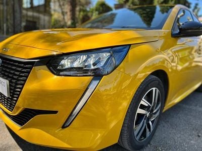 Usado Peugeot 208 Allure 100 CV (73 kW) 2022 Dorado Utilitario