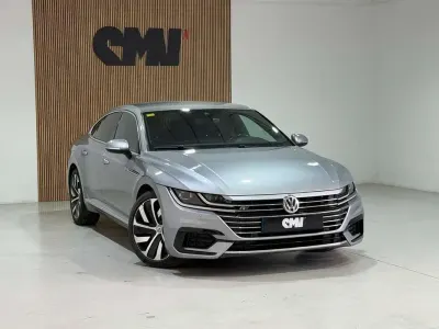 Usado VW Arteon R-line 150 CV (110 kW) 2018 Gris Utilitario