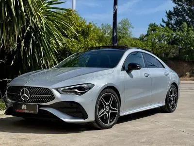 Usado Mercedes CLA200 163 CV (119 kW) 2025 Gris / plata Berlina