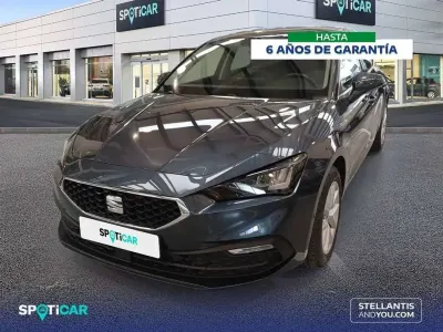 Usado Seat Leon Style 117 CV (86 kW) 2025 Gris Berlina