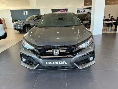 Usado Honda Civic Elegance 129 CV (94 kW) 2017 Gris / plata Berlina