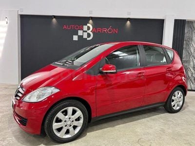 Usado Mercedes A180 Exclusive 109 CV (80 kW) 2010 Rojo Monovolumen