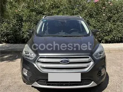 Usado Ford Kuga Trend 120 CV (88 kW) 2018 Gris / plata SUV