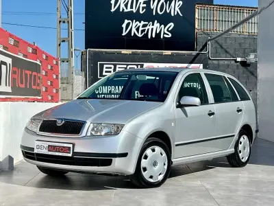 Usado Skoda Fabia Comfort 64 CV (47 kW) 2003 Gris Utilitario