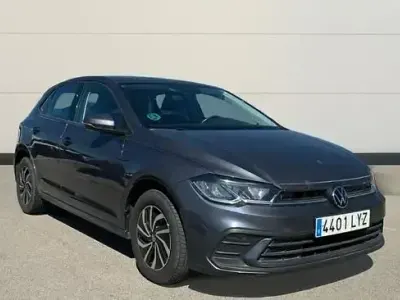 Käytetty VW Polo Life 95 HP (69 kW) 2022 Harmaa Viistoperä