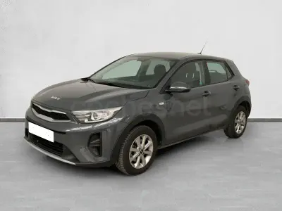 Usado Kia Stonic 84 CV (61 kW) 2023 Gris / plata SUV