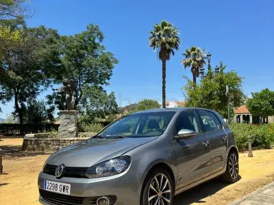 Usado VW Golf VI Advance 105 CV (77 kW) 2010 Gris / plata Utilitario