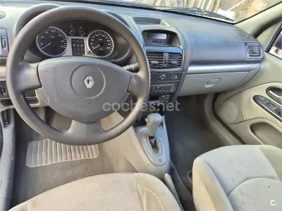 Usado Renault Clio II Expression 100 CV (73 kW) 2005 Beige Berlina