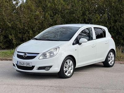Blanco Usado 2009 Opel Corsa Essentia Utilitario | 4990 € (Precio justo)