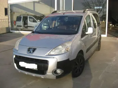 Usado Peugeot TePee Premium 109 CV (80 kW) 2012 Gris Van