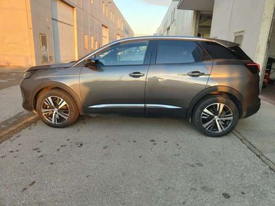 Usado Peugeot 3008 Allure 131 CV (96 kW) 2023 Gris SUV