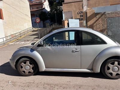 Usado VW New Beetle 90 CV (66 kW) 1999 Gris / plata Utilitario