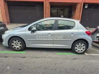Usado Peugeot 207 70 CV (51 kW) 2010 Gris / plata Berlina