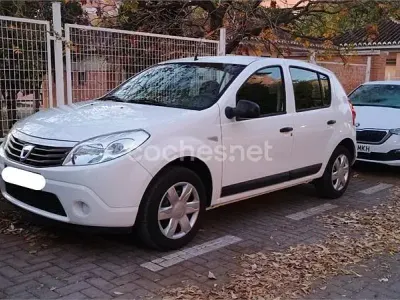 Usado Dacia Sandero Ambiance 75 CV (55 kW) 2012 Blanco Berlina
