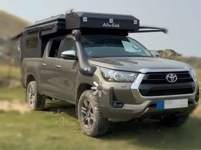 Usado Toyota HiLux Plus 150 CV (110 kW) 2023 Marrón Pickup/Camioneta