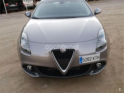 Gris / plata Usado 2019 Alfa Romeo Giulietta Super Utilitario | 16.800 € (Caro)