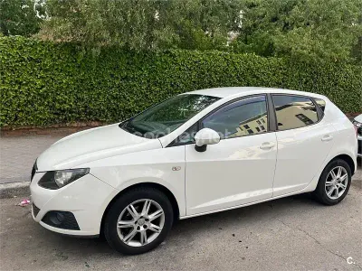 Usado Seat Ibiza Reference 90 CV (66 kW) 2012 Blanco Berlina