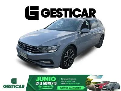 Usado VW Passat Executive 150 CV (110 kW) 2022 Gris Familiar