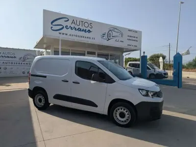 Usado Peugeot Partner 99 CV (72 kW) 2023 Blanco Monovolumen
