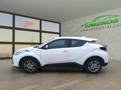 Begagnad Toyota C-HR Active 122 HK (89 kW) 2021 Vit SUV